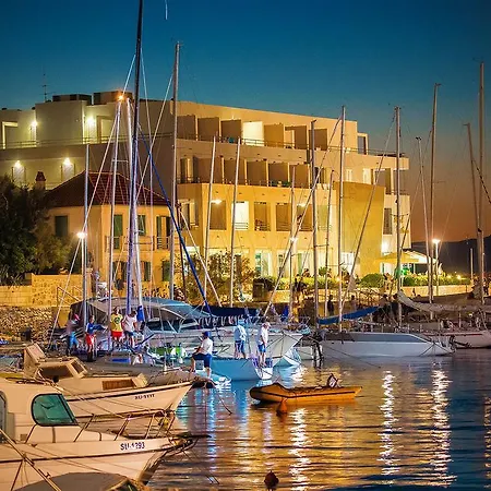 Pastura فندق بوستيرا